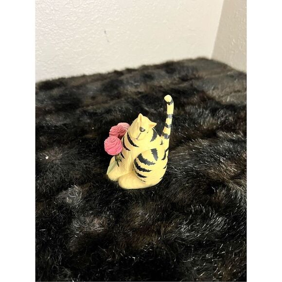 Williraye Studio Cat bashful love Cat  Figurine - Picture 1 of 4